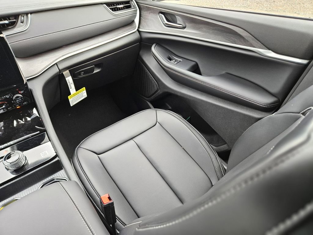 New 2025 Jeep Grand Cherokee Limited image 15