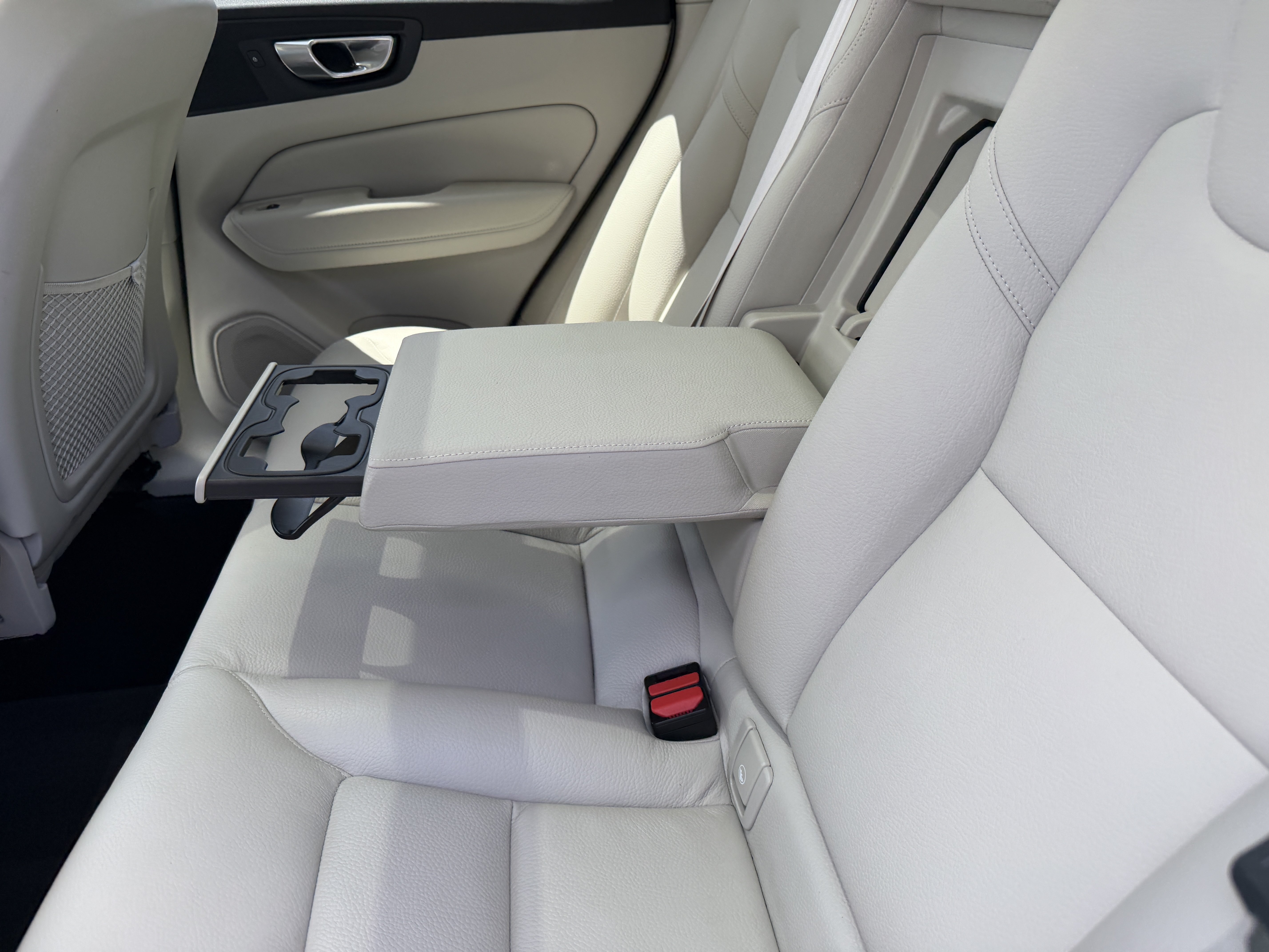 Certified 2024 Volvo XC60 B5 Core AWD/4WD image 16