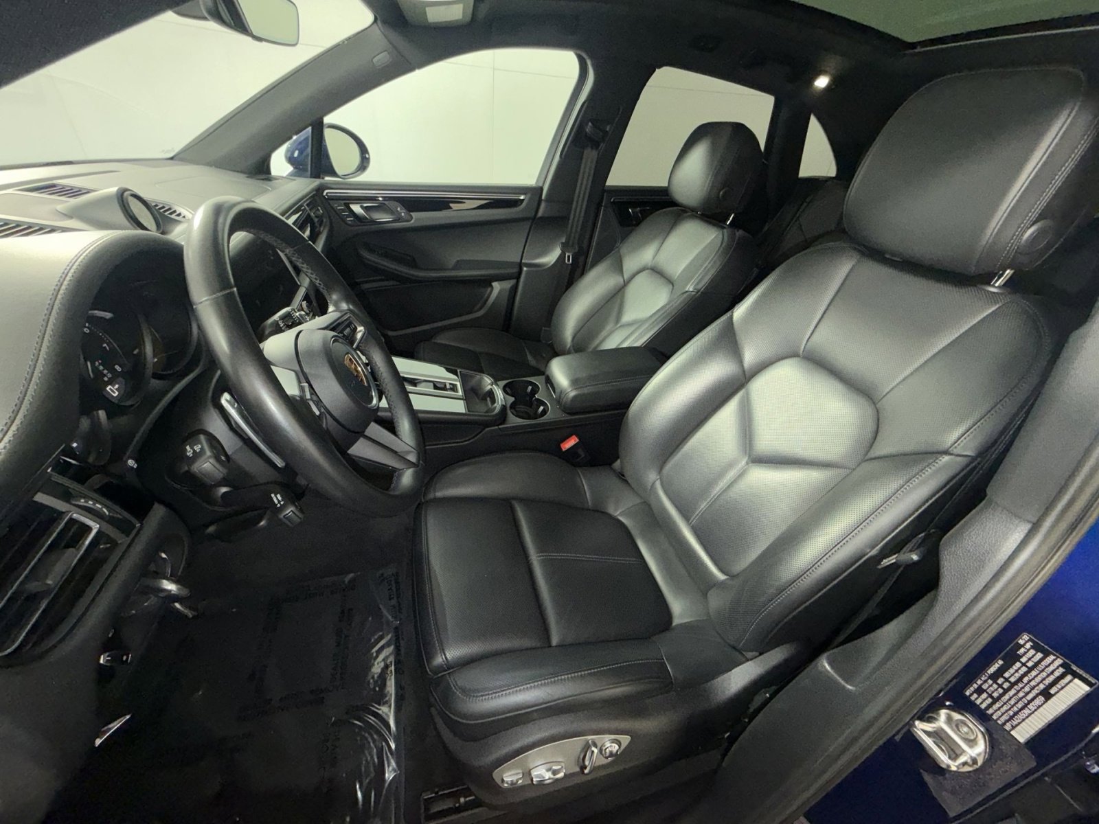 Used 2022 Porsche Macan w/ Premium Package Plus image 13