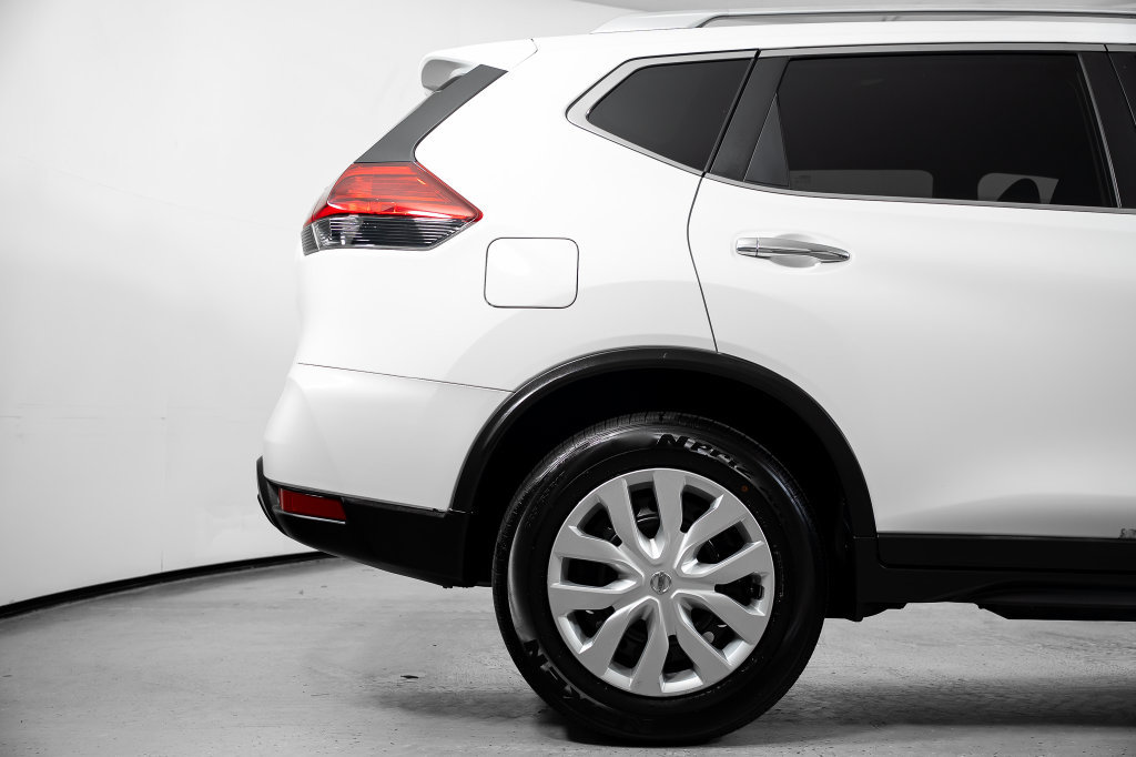 Used 2017 Nissan Rogue S w/ S Appearance Package FWD image 6