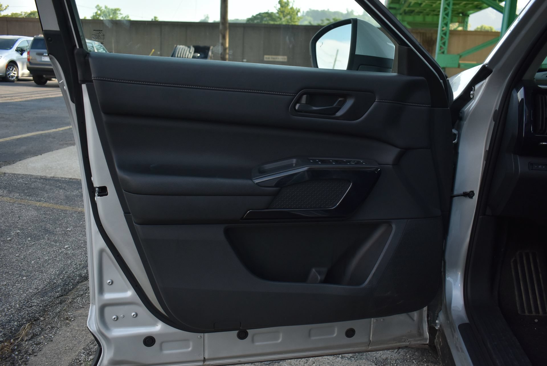 Used 2025 Nissan Pathfinder SV AWD/4WD image 11