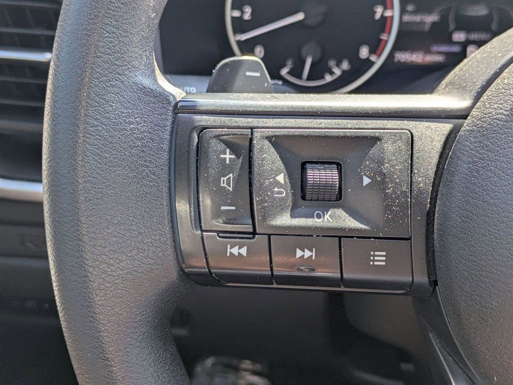 Used 2023 Nissan Rogue S FWD image 17