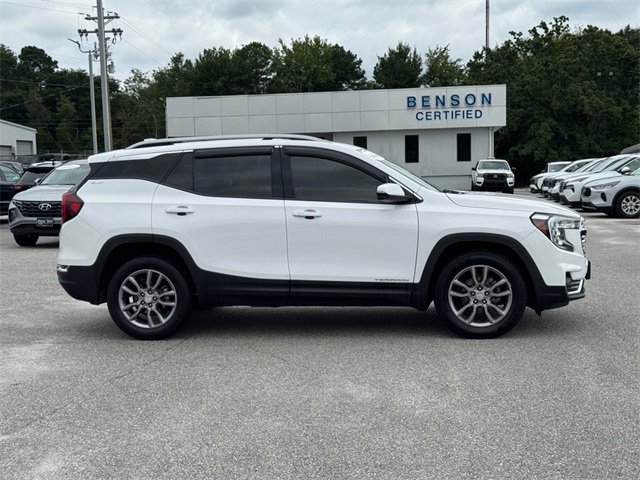 Used 2022 GMC Terrain SLT image 2