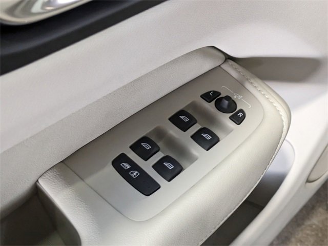 New 2025 Volvo XC60 T8 Plus w/ Protection Package Premier image 2