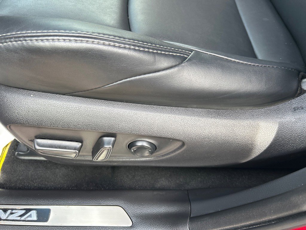 Used 2022 Toyota Venza XLE image 18