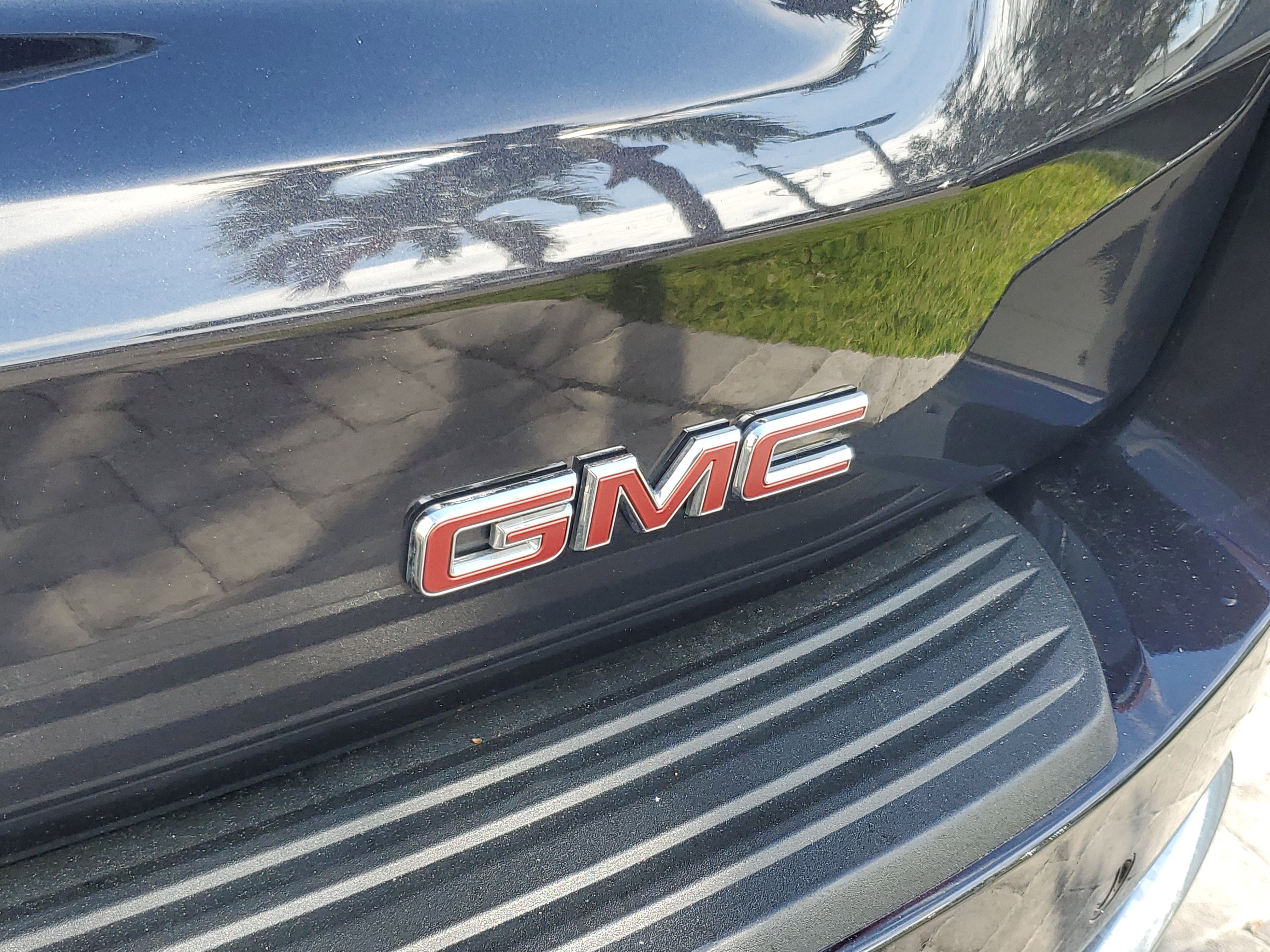 Used 2025 GMC Yukon XL Denali image 9