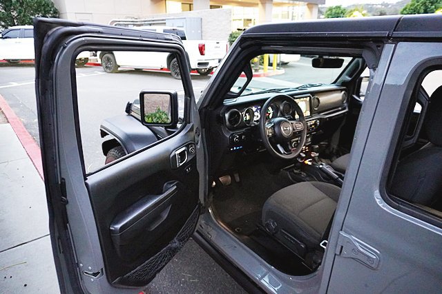 Used 2023 Jeep Wrangler Unlimited AWD/4WD image 50