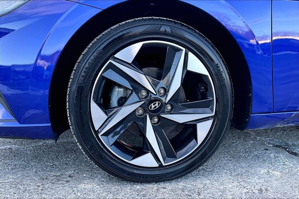 Used 2023 Hyundai Elantra SEL w/ Convenience Package image 9