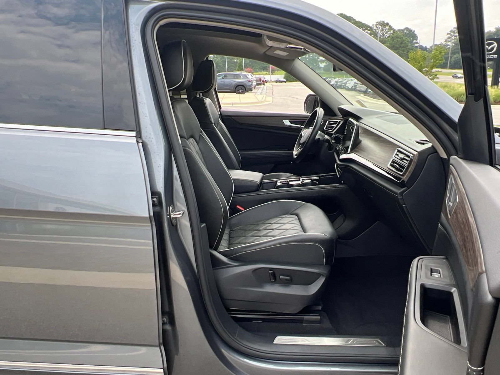 Certified 2024 Volkswagen Atlas SEL Premium R-Line AWD/4WD image 43