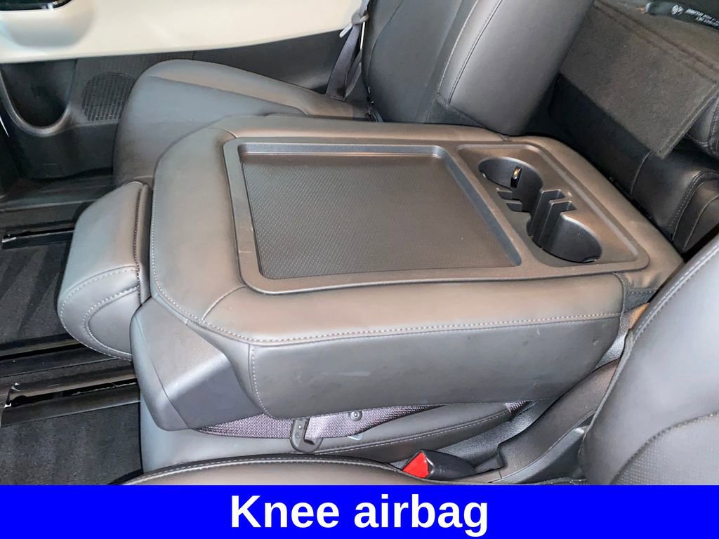 Used 2023 Kia Carnival EX FWD image 12