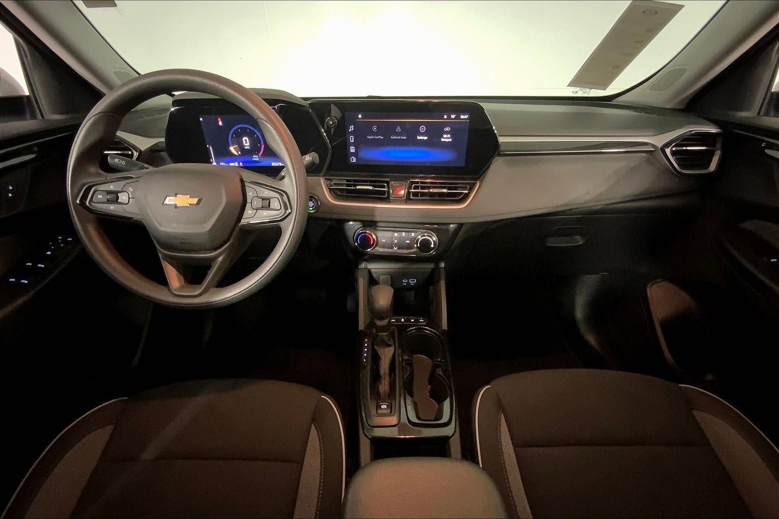 Used 2025 Chevrolet TrailBlazer LT AWD/4WD image 15