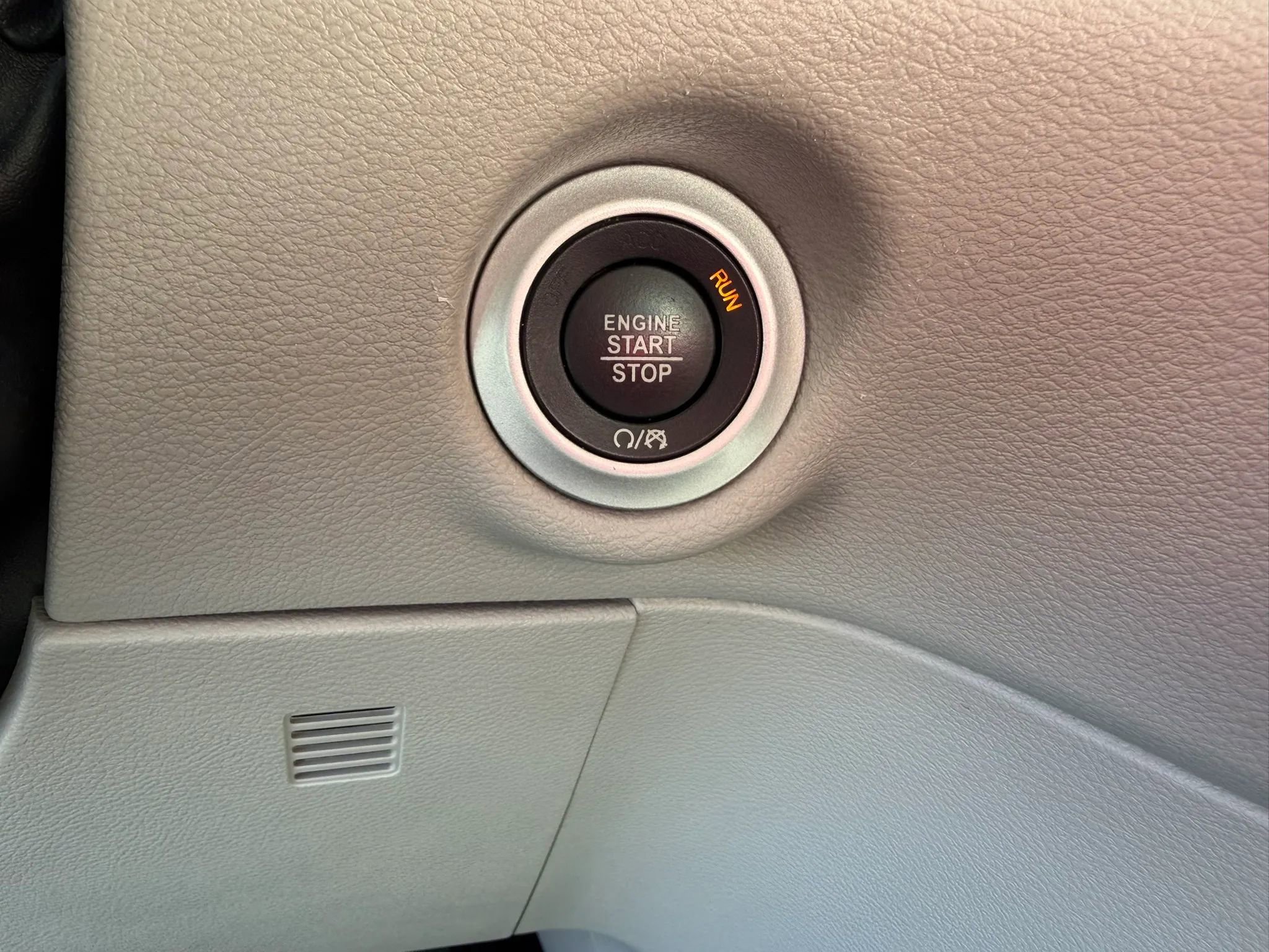 Used 2021 Chrysler Pacifica Touring-L FWD image 17