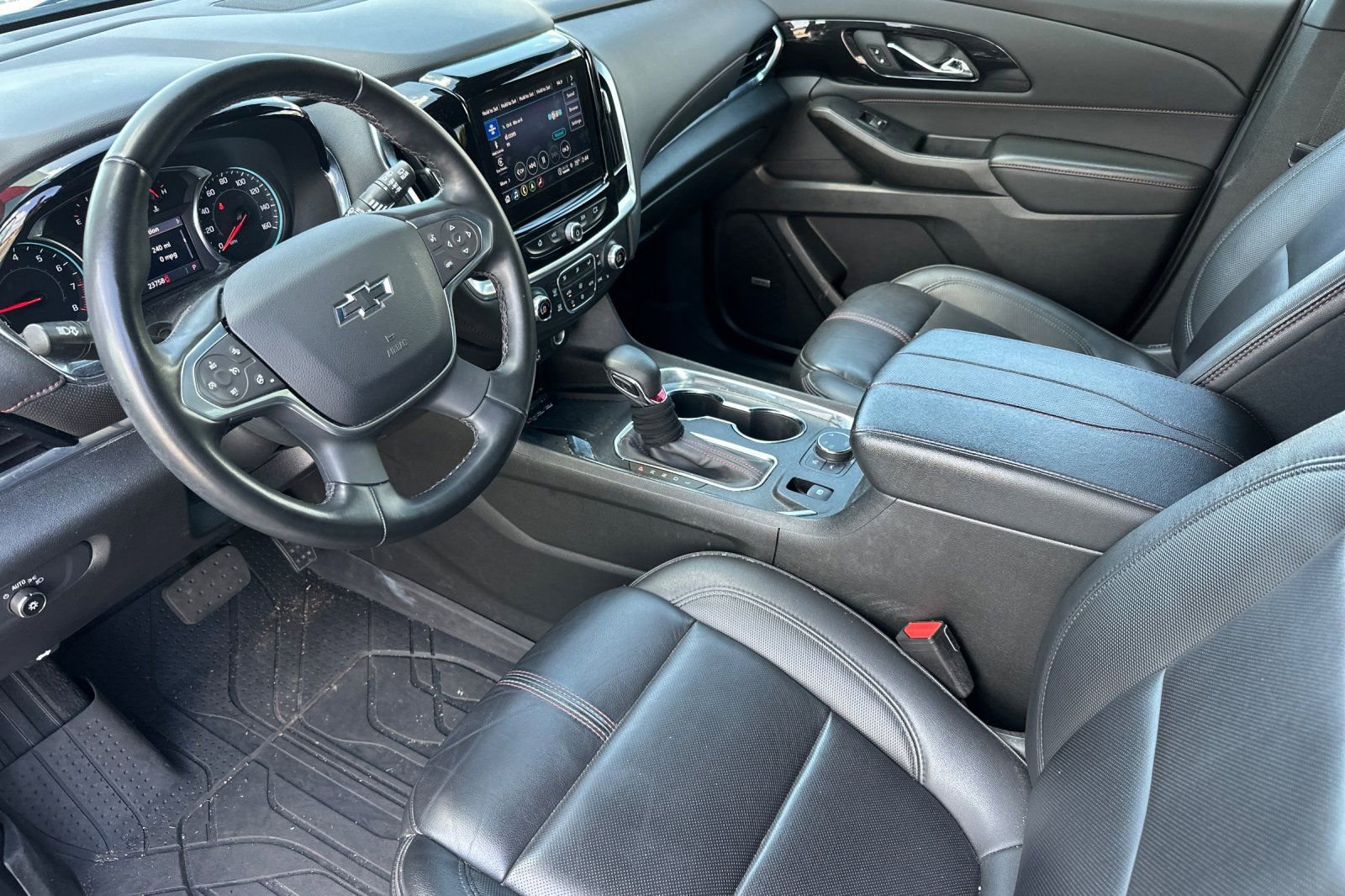 Used 2023 Chevrolet Traverse RS w/ LPO, Floor Liner Package AWD/4WD image 10