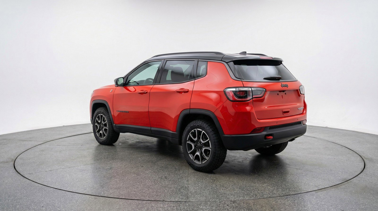 Used 2025 Jeep Compass Trailhawk AWD/4WD image 6