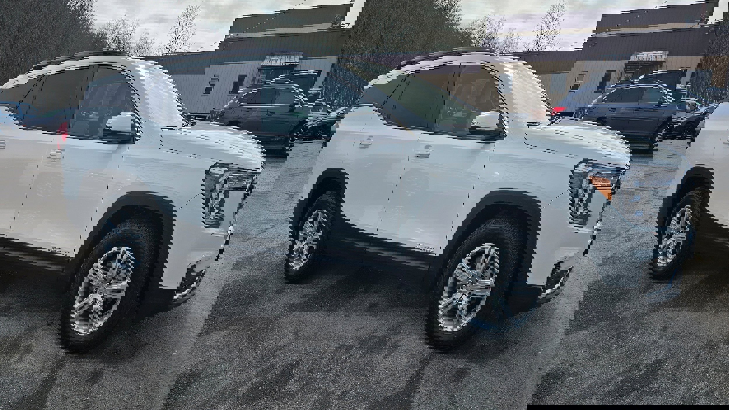 Used 2023 GMC Terrain SLE w/ Driver Convenience Package image 6