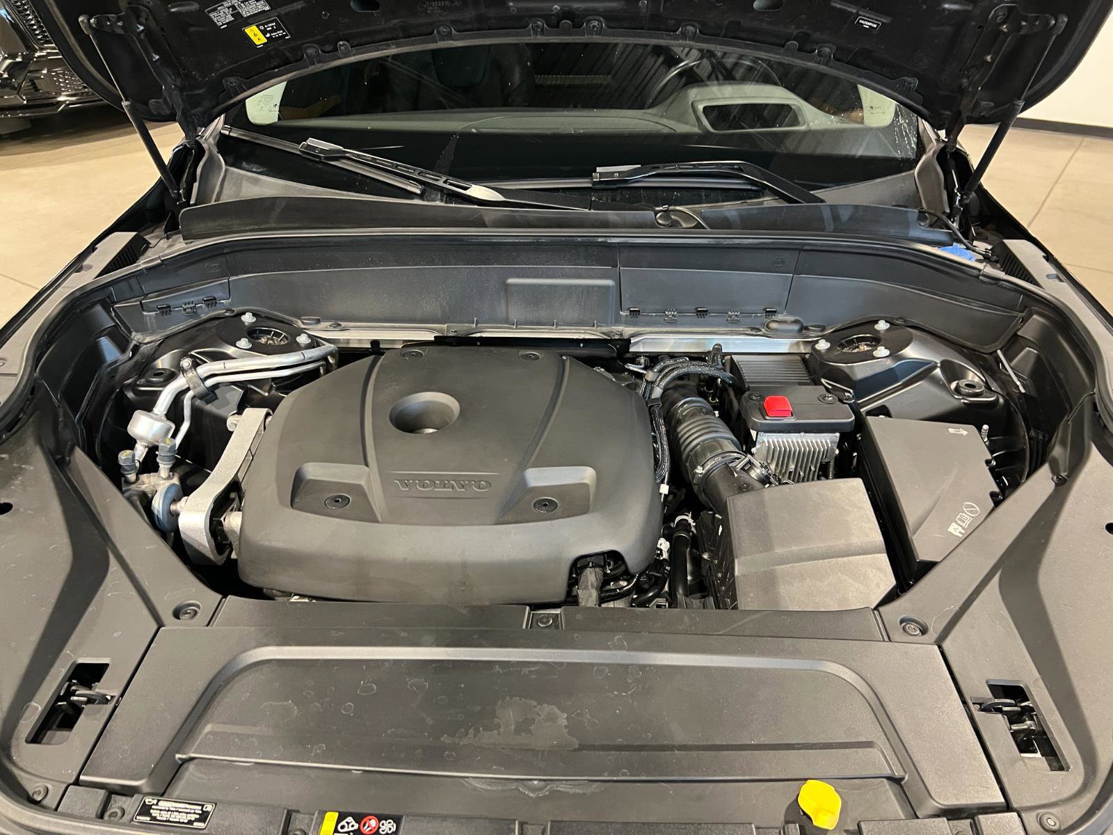 Used 2021 Volvo XC90 T6 Momentum image 45