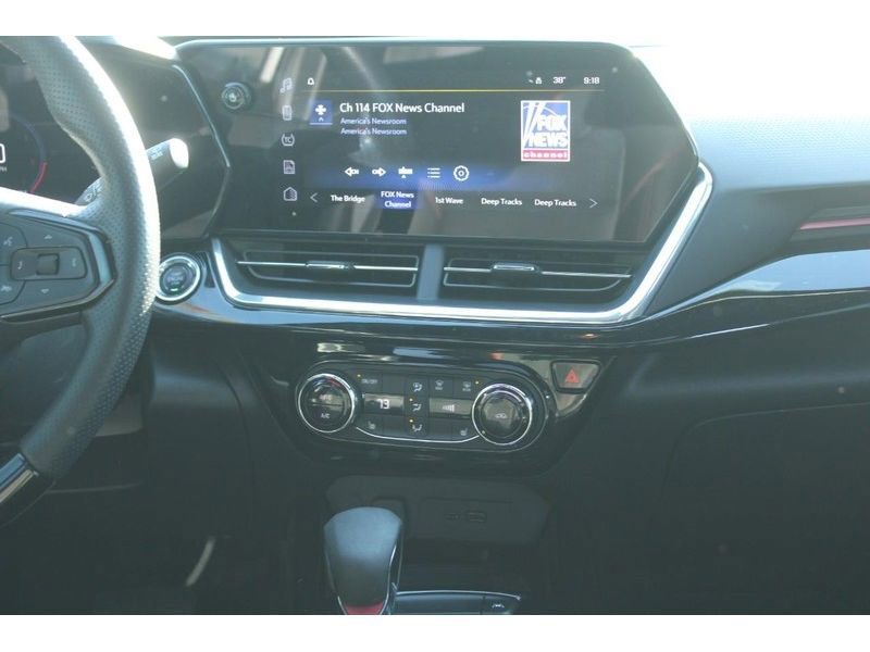 Used 2024 Chevrolet Trax RS w/ Sunroof Package image 16
