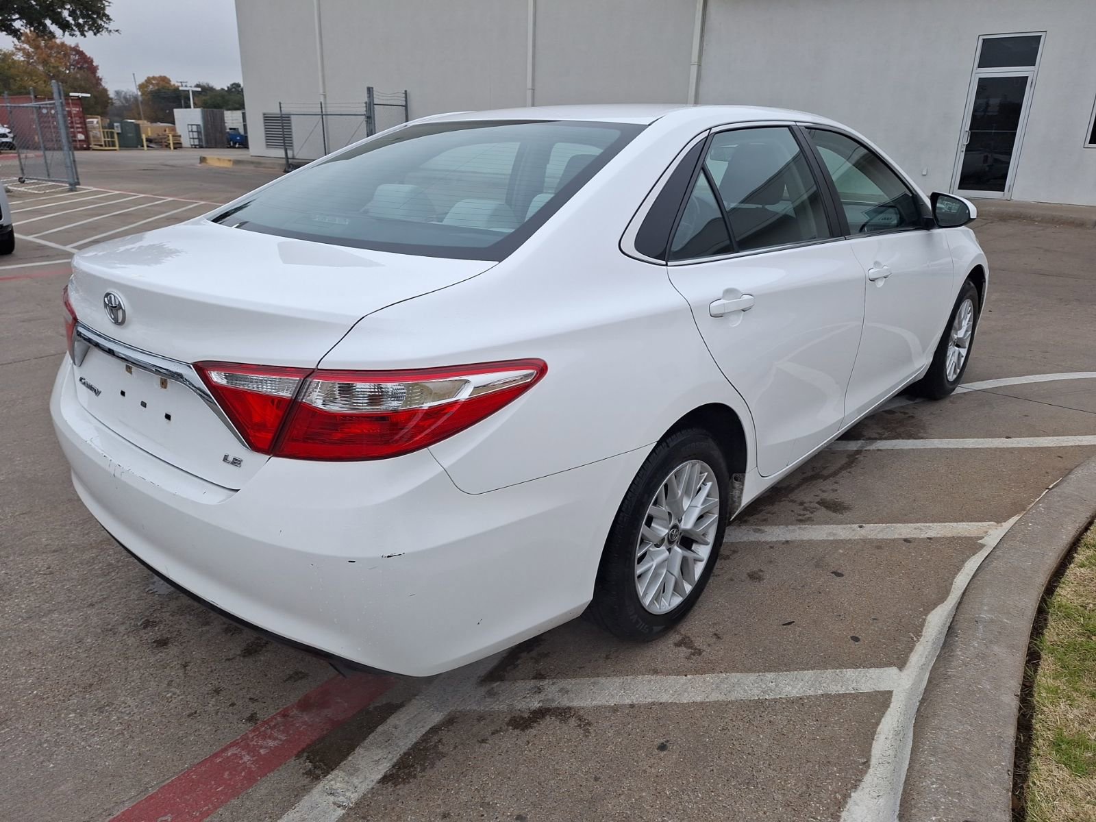 Used 2016 Toyota Camry LE image 6