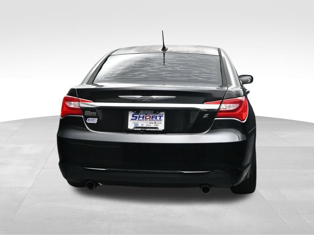 Used 2013 Chrysler 200 Limited FWD image 4
