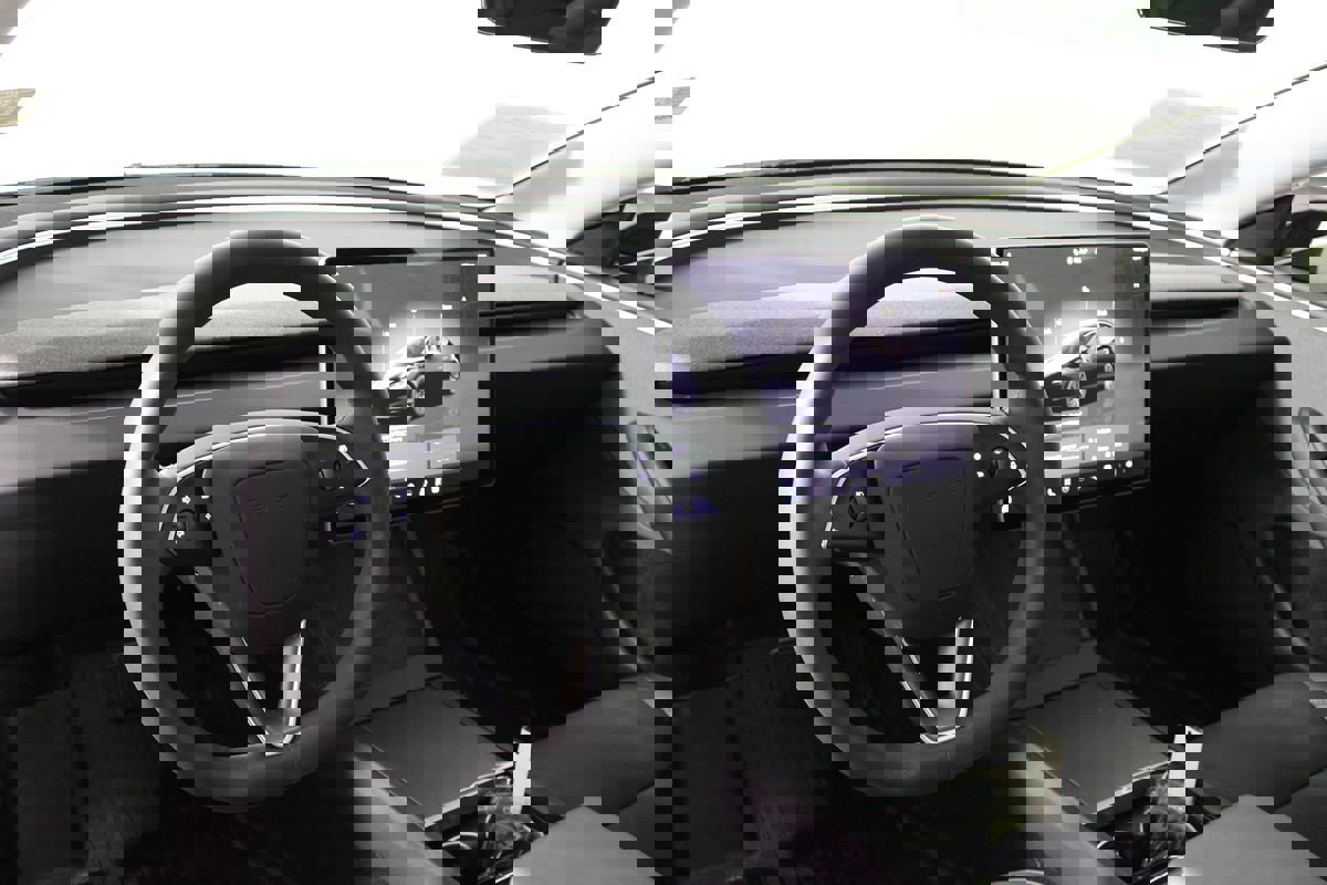 Used 2024 Tesla Model 3 Standard Range image 27