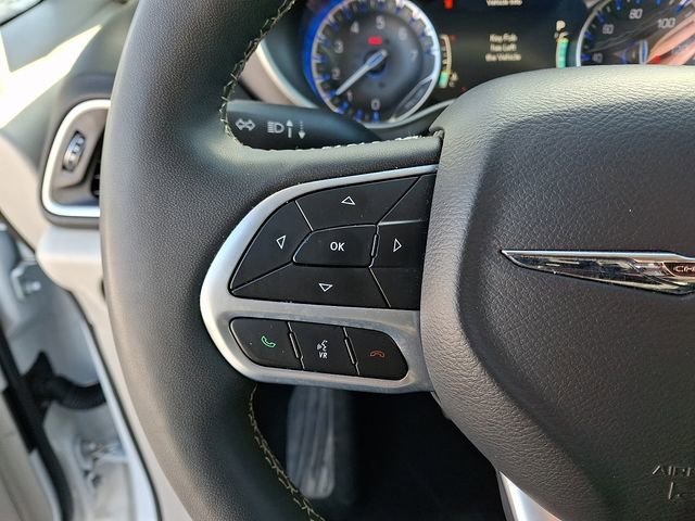 Used 2024 Chrysler Pacifica Touring-L image 20