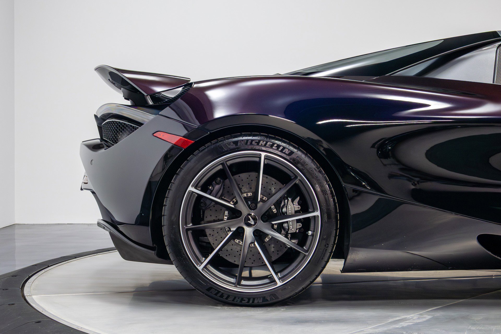 Used 2019 McLaren 720S Luxury RWD image 18