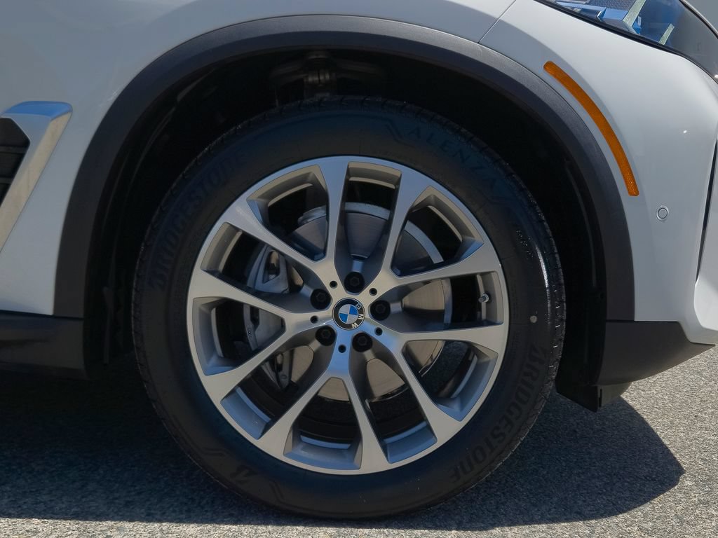 Used 2024 BMW X5 xDrive40i w/ Premium Package AWD/4WD image 7