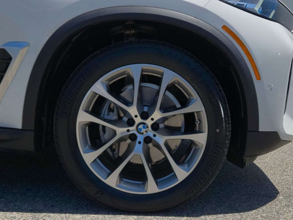 Used 2024 BMW X5 xDrive40i w/ Premium Package AWD/4WD image 7