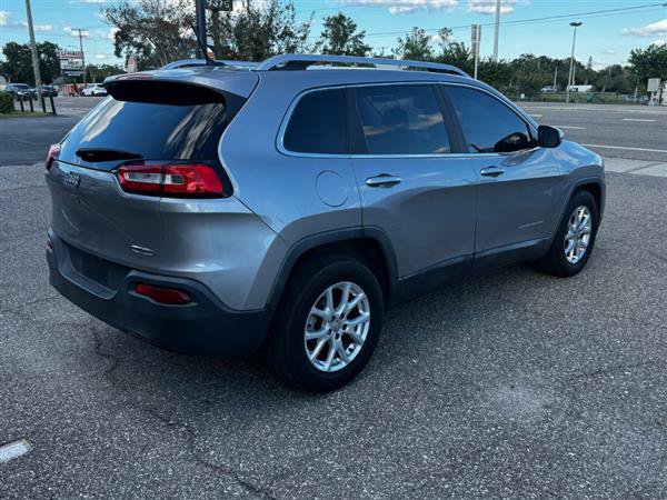 Used 2015 Jeep Cherokee Latitude w/ Cold Weather Group FWD image 4