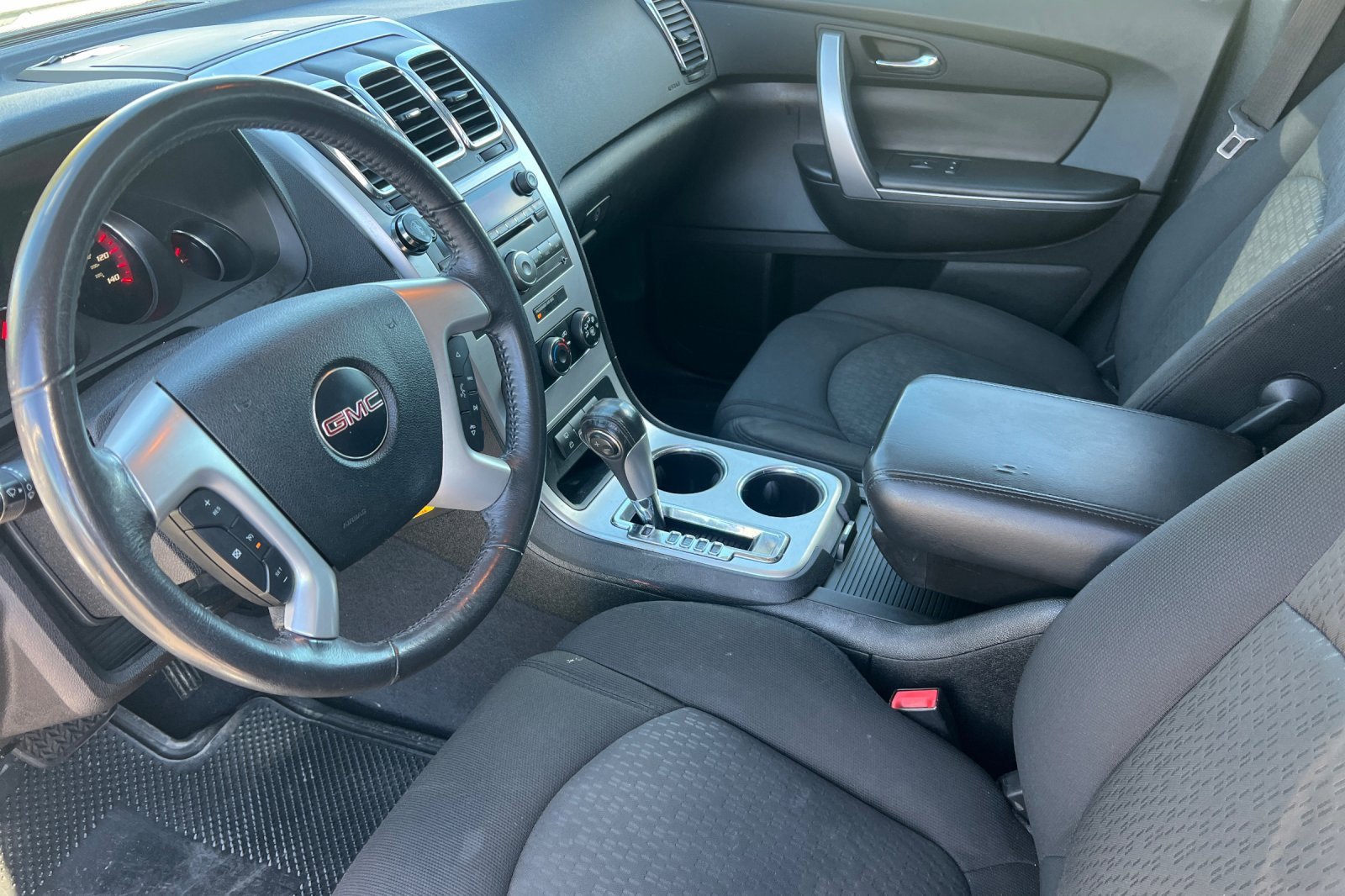 Used 2010 GMC Acadia SLE image 7