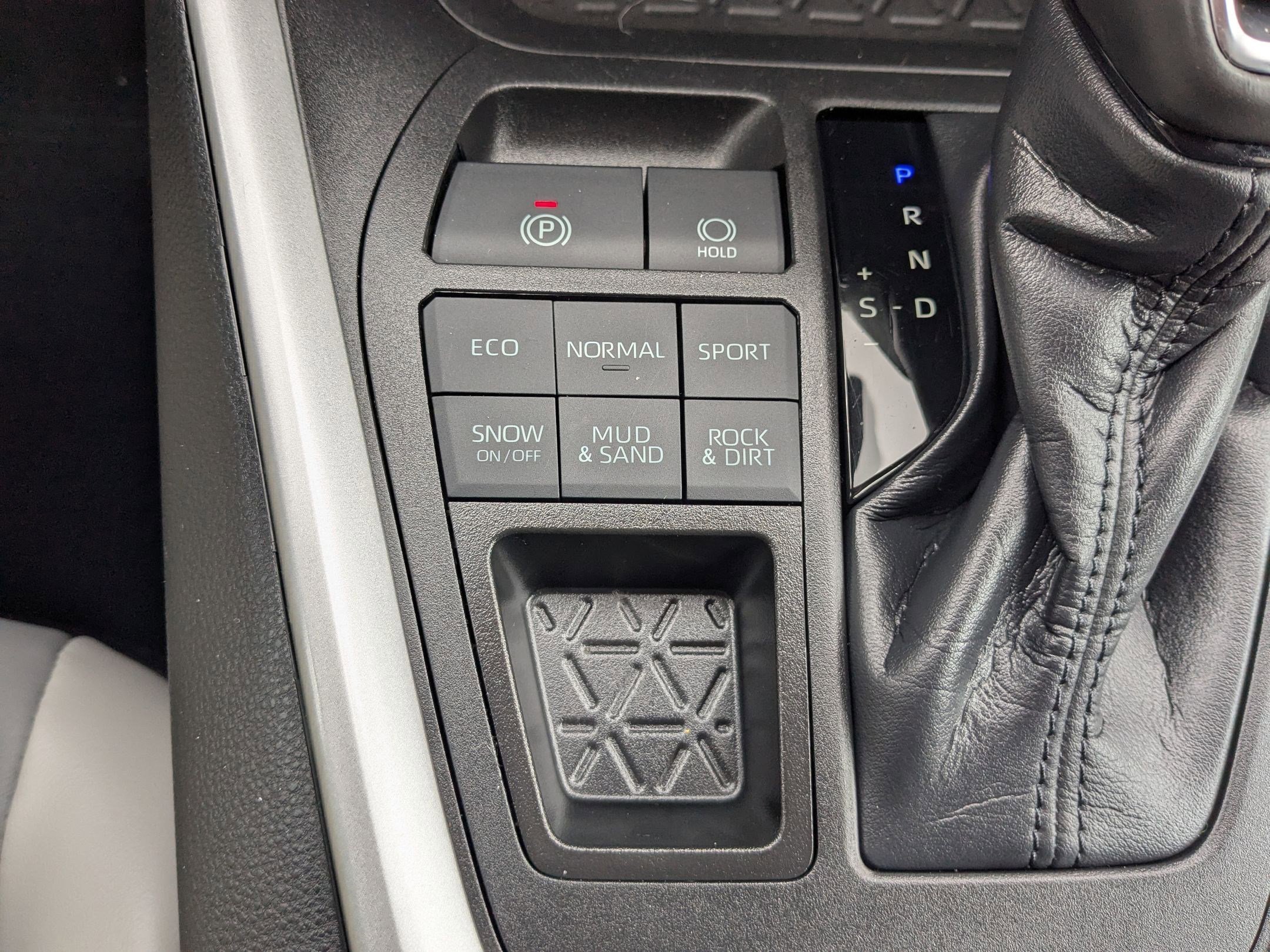 Used 2023 Toyota RAV4 XLE Premium image 24