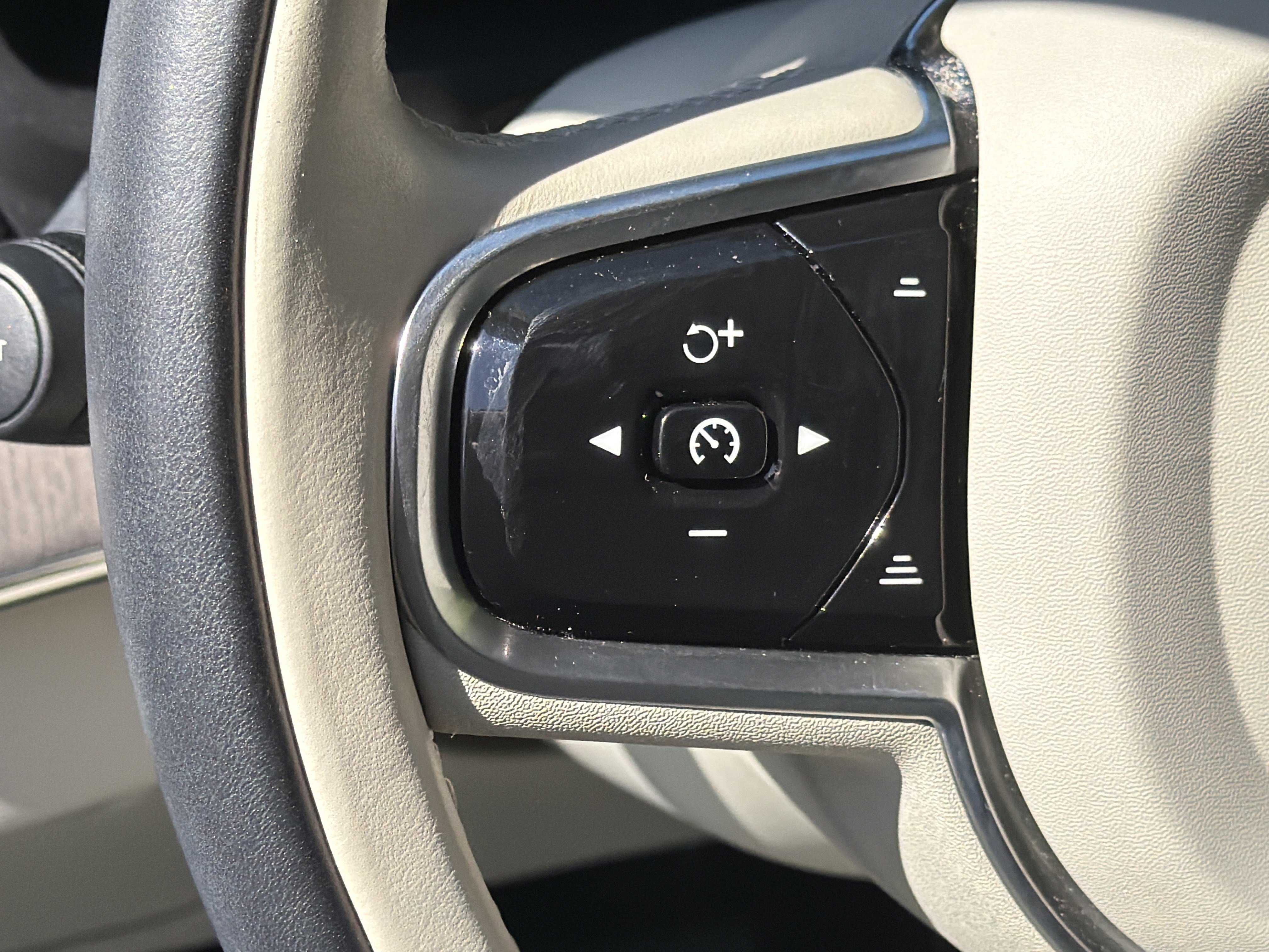 Certified 2023 Volvo XC90 B6 Ultimate image 19