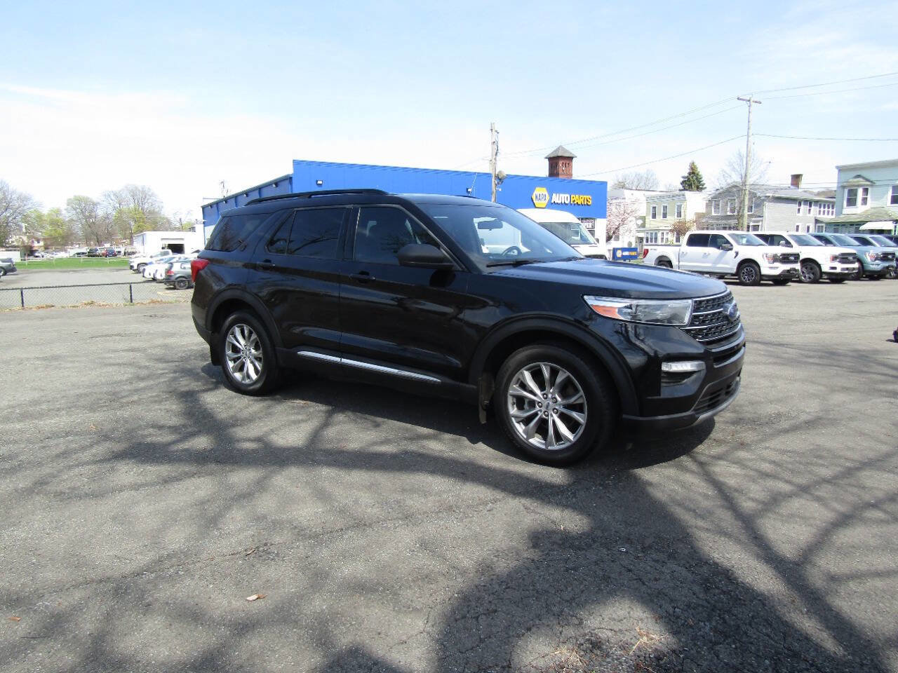 Used 2020 Ford Explorer XLT w/ Equipment Group 202A AWD/4WD image 10