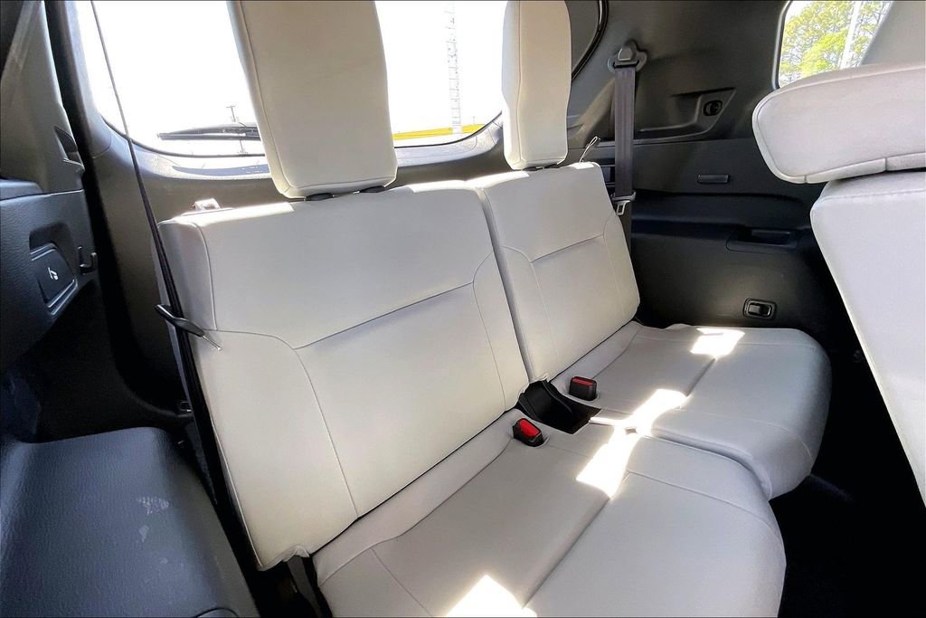 Used 2025 Mitsubishi Outlander SE FWD image 27