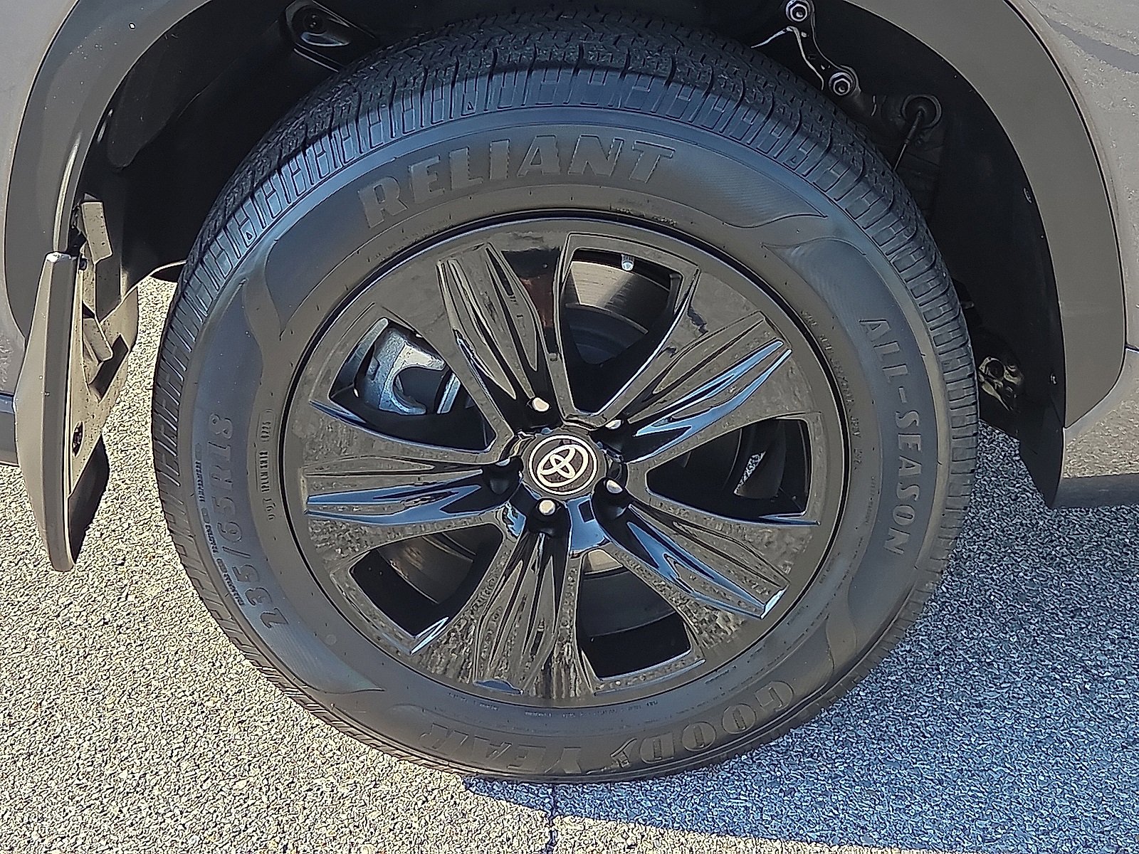 Used 2023 Toyota Highlander L image 7