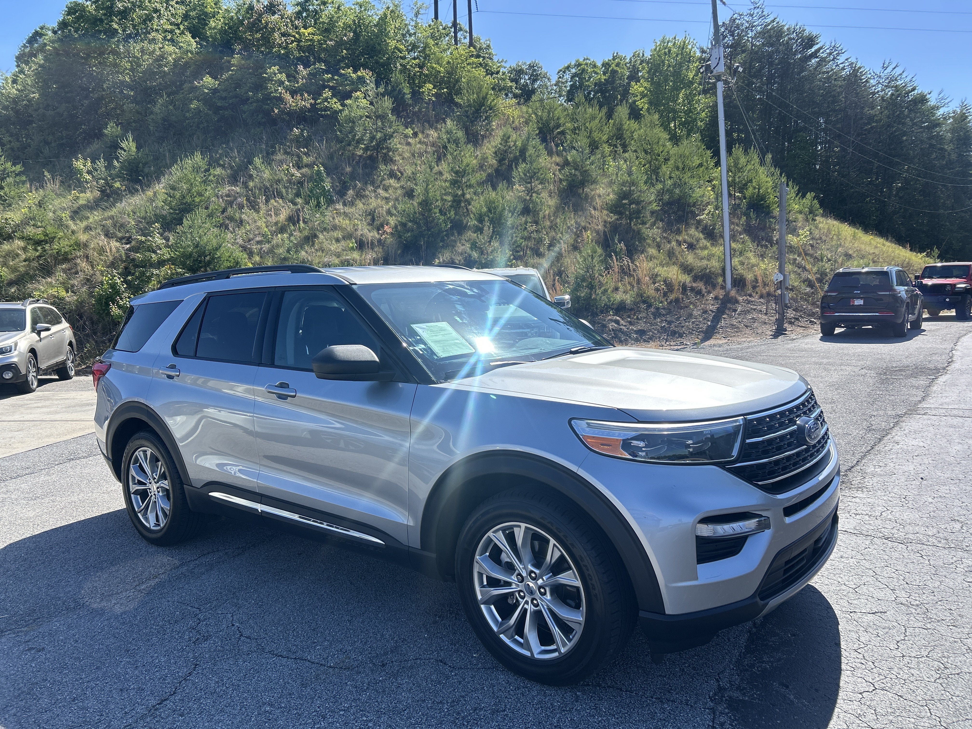 Used 2021 Ford Explorer XLT w/ Equipment Group 202A RWD image 17