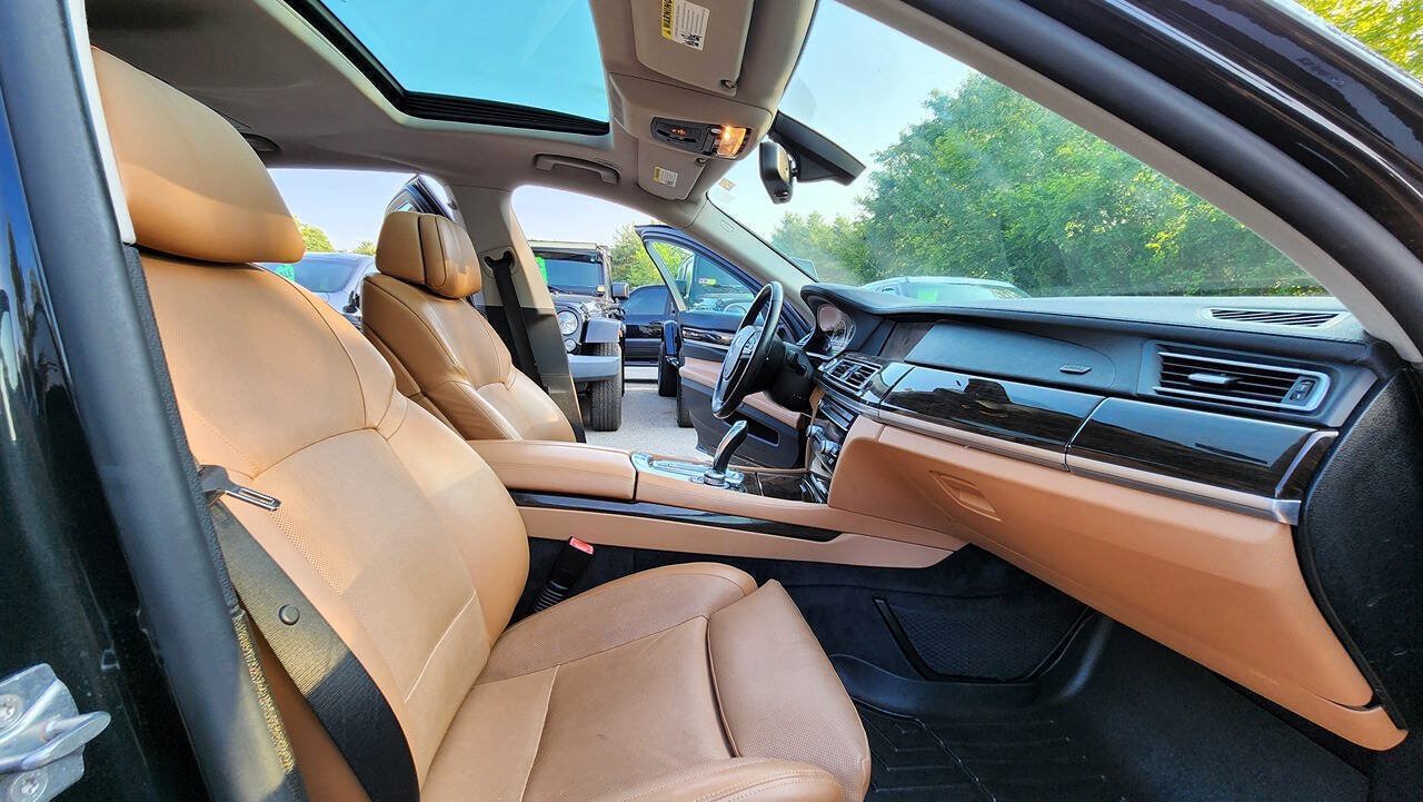 Used 2011 BMW 750Li xDrive AWD/4WD image 46