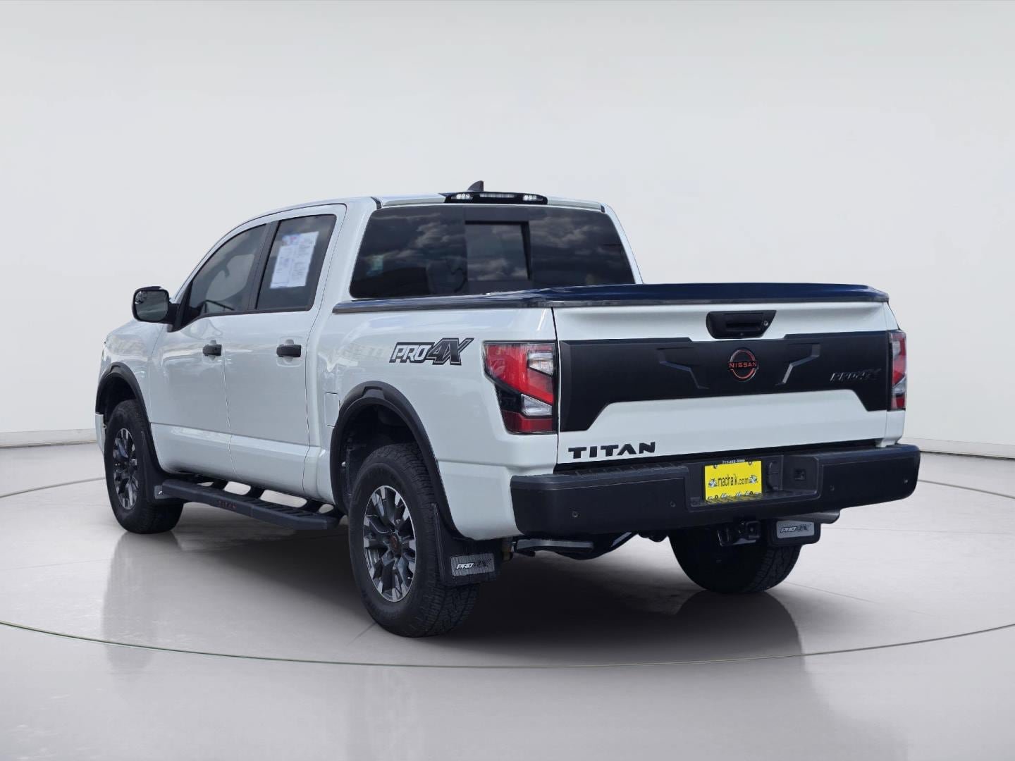 Used 2024 Nissan Titan PRO-4X w/ Pro-4x Convenience Package AWD/4WD image 6