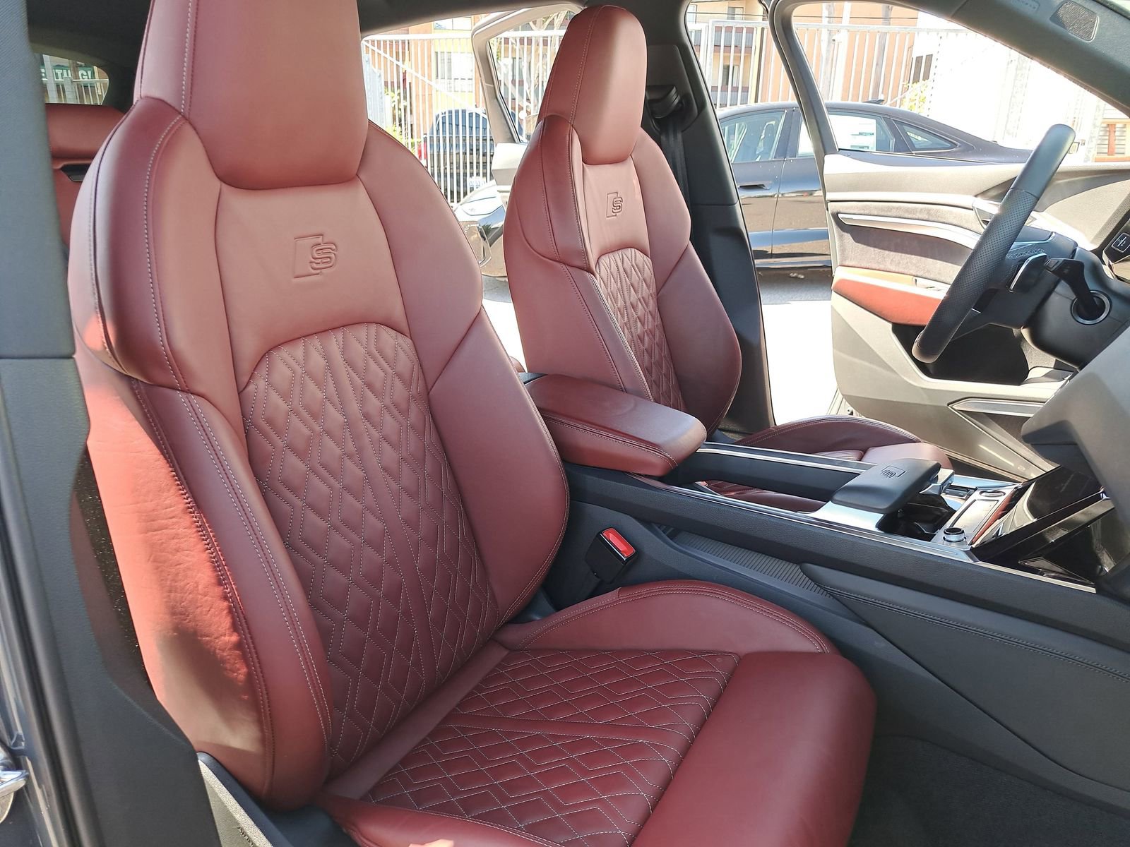 Used 2024 Audi SQ8 e-tron Premium Plus w/ Black Optic Package image 10
