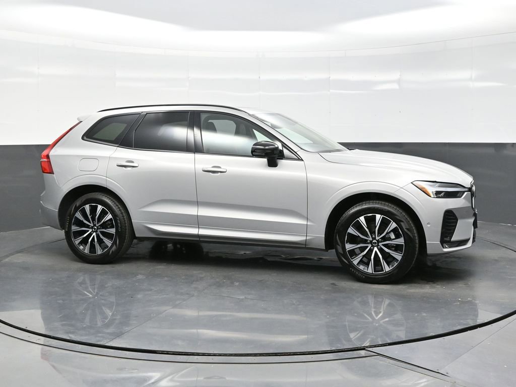 Used 2025 Volvo XC60 B5 Plus image 8