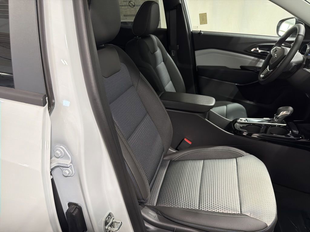 New 2026 Chevrolet Trax LT w/ Sunroof Package image 22
