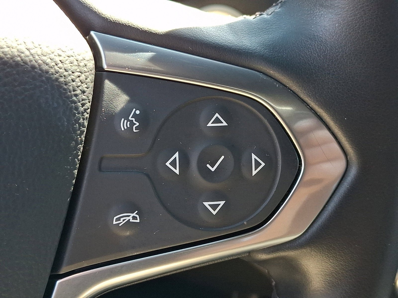 Used 2023 Chevrolet Traverse LT AWD/4WD image 24