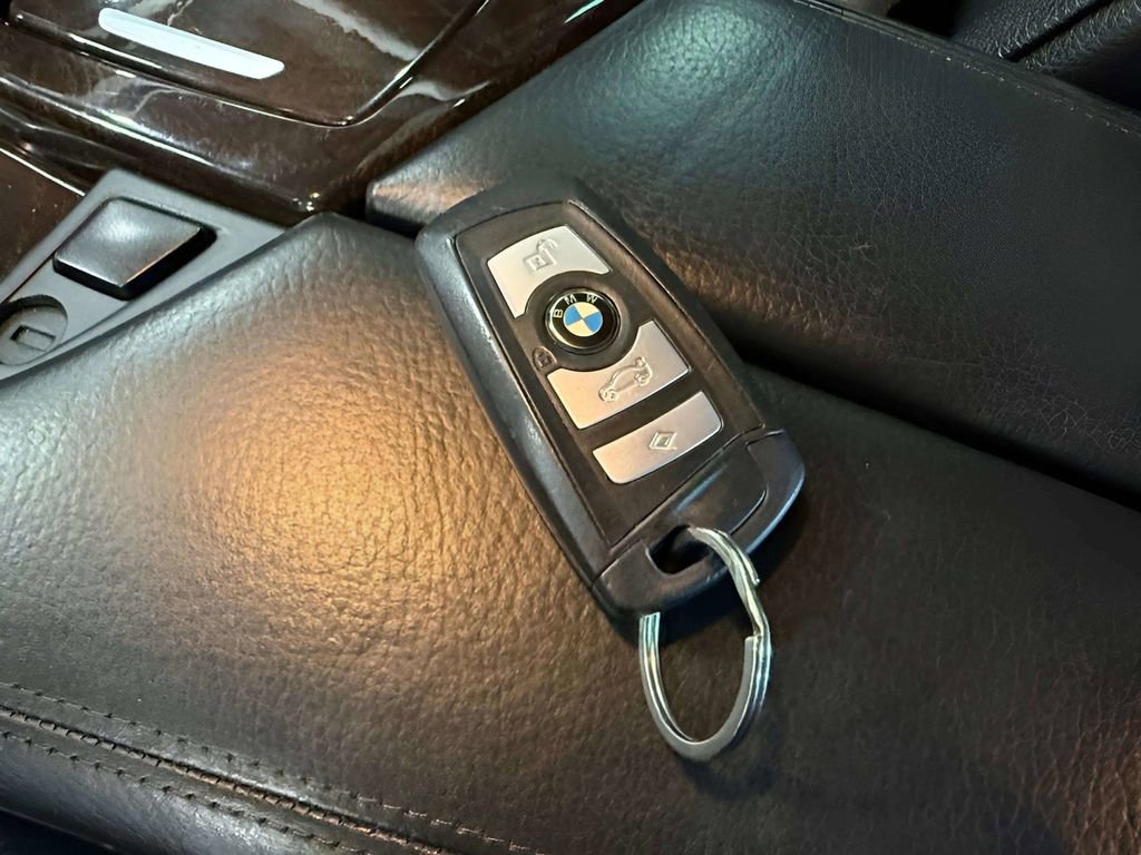 Used 2011 BMW 528i Sedan RWD image 37