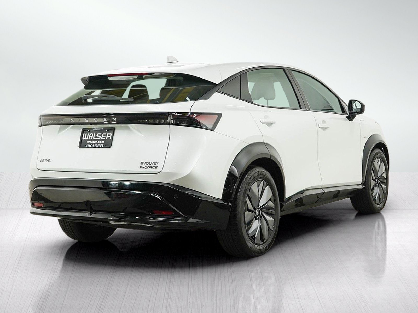 Used 2024 Nissan Ariya AWD image 5
