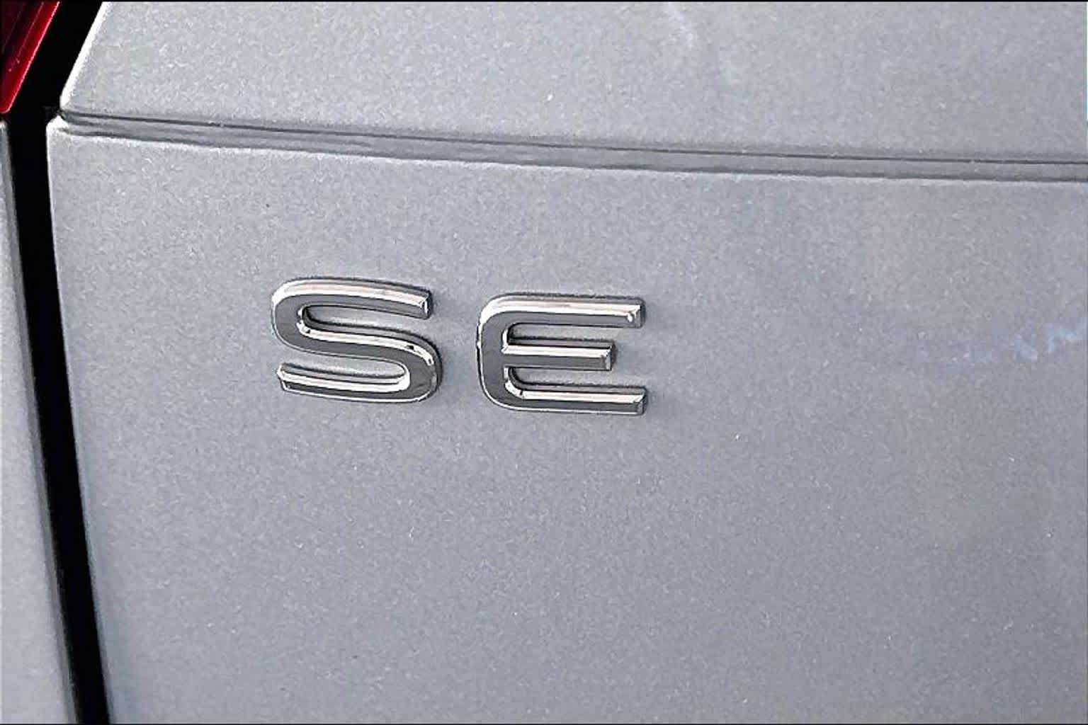 Used 2023 Volkswagen Tiguan SE R-Line FWD image 11