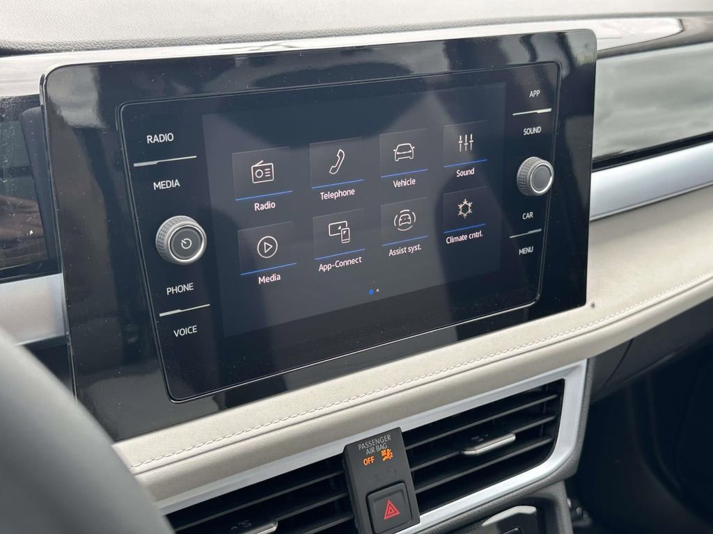 New 2026 Volkswagen Taos SE FWD image 19