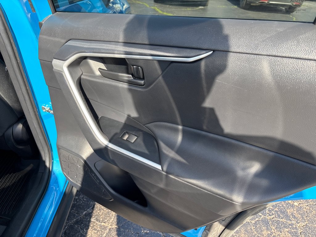 Used 2020 Toyota RAV4 LE w/ All Weather Liner Package AWD/4WD image 30
