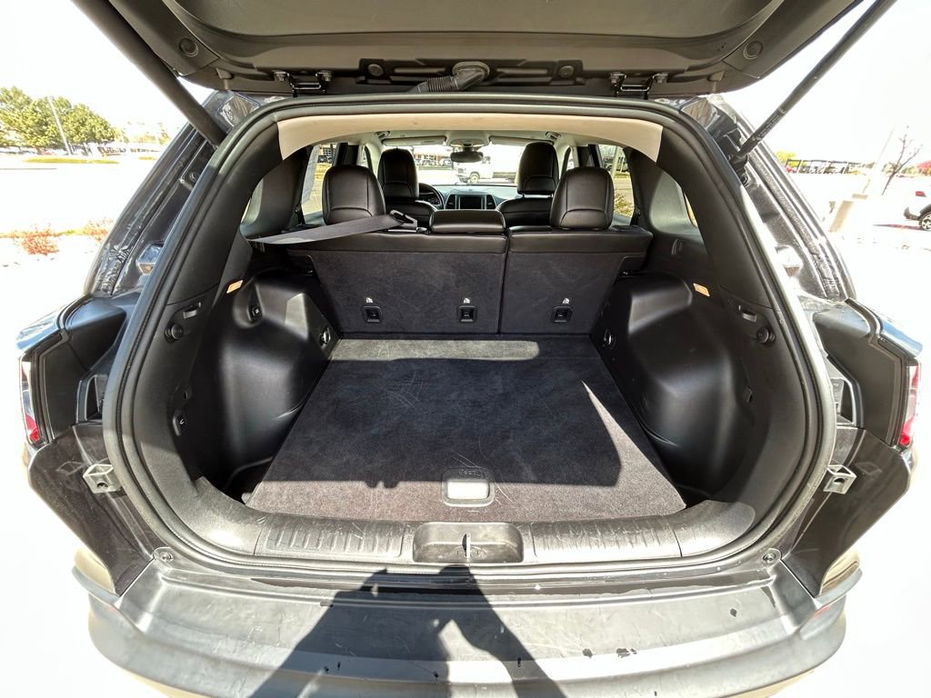 Used 2021 Jeep Cherokee Latitude Lux w/ Comfort/Convenience Group FWD image 27
