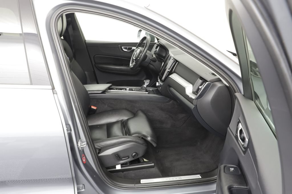 Used 2019 Volvo XC60 T5 Momentum w/ Advanced Package AWD/4WD image 20