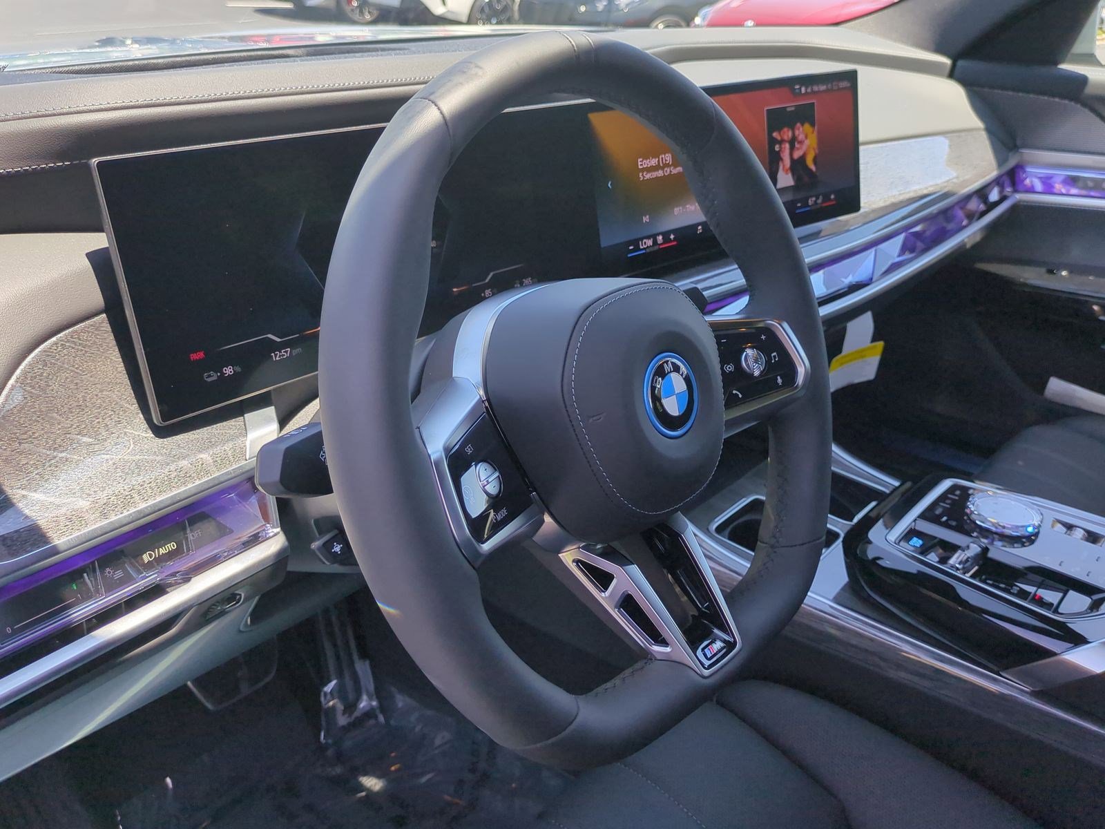 Certified 2025 BMW i7 xDrive60 w/ Executive Package image 17